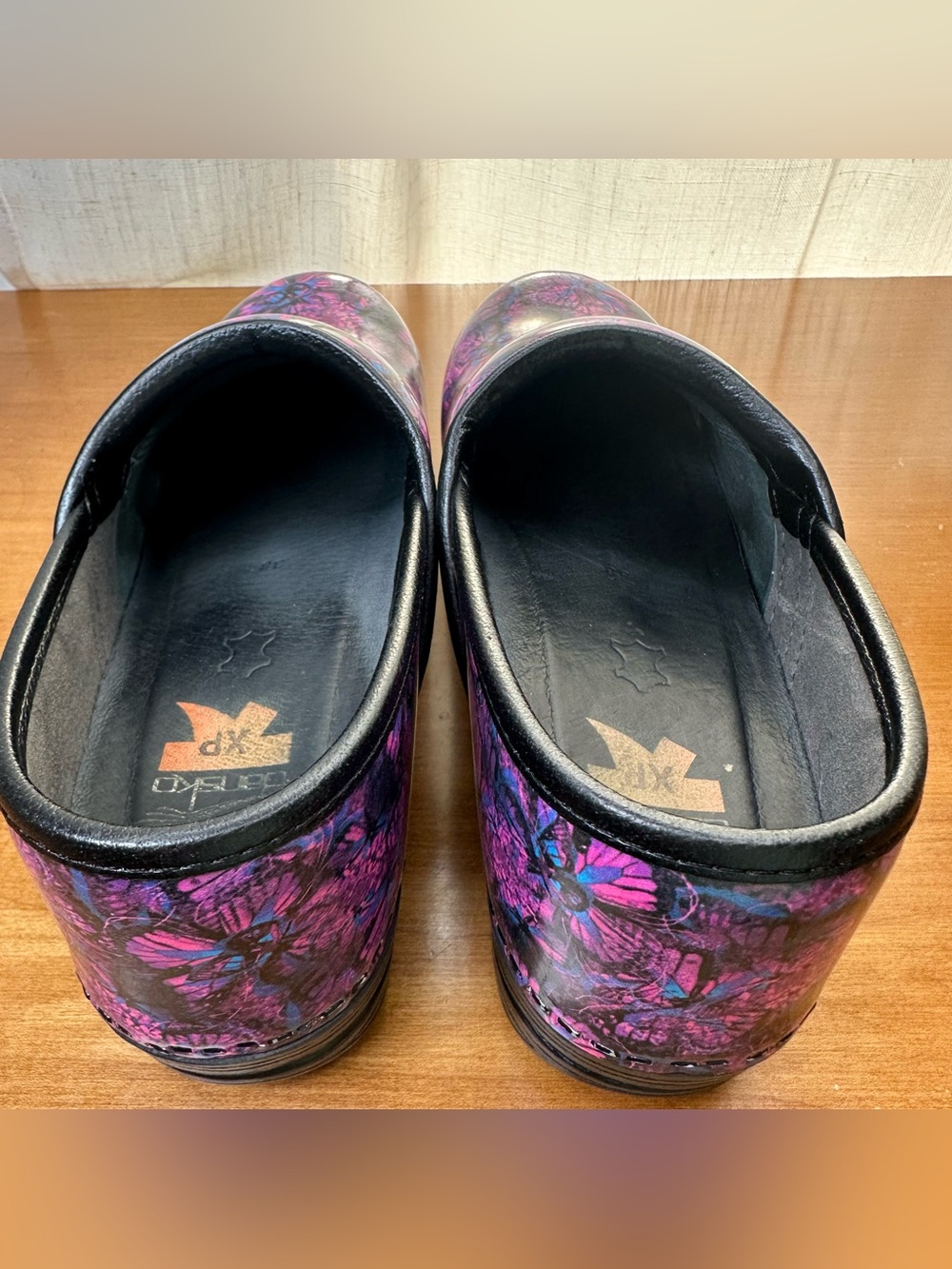 Dansko Professional XP Clogs Butterfly/Floral Patent Leather Size 38 (US 8) - Picture 7 of 12